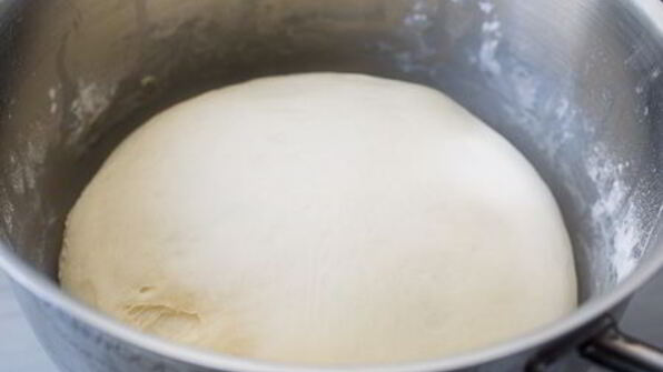 пасхальный кулич с орехами