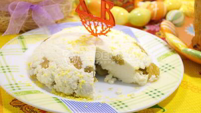 Сырная пасха с изюмом