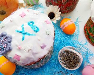 Тыквенный кулич с лавандовой сливочной глазурью