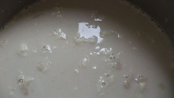 заварной кулич с вяленой вишней