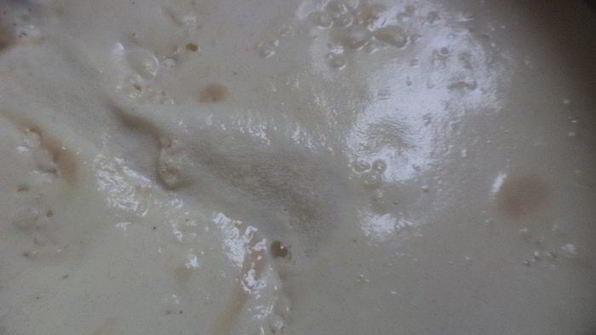 заварной кулич с вяленой вишней