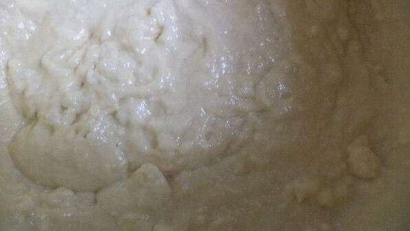 заварной кулич с вяленой вишней