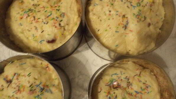 заварной кулич с вяленой вишней