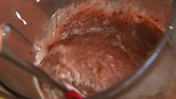 шоколадный десерт с черносливом