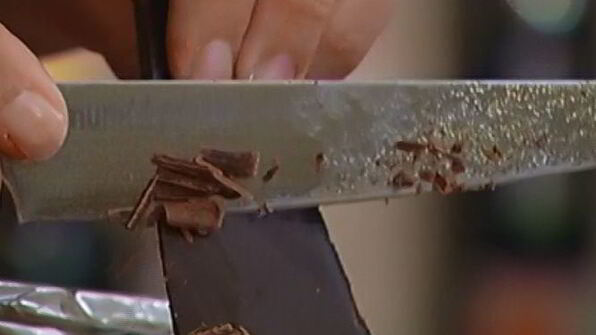 шоколадный десерт с черносливом