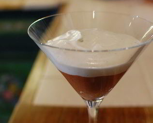 Шоколадный десерт с мятой