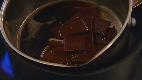 шоколадный десерт с мятой