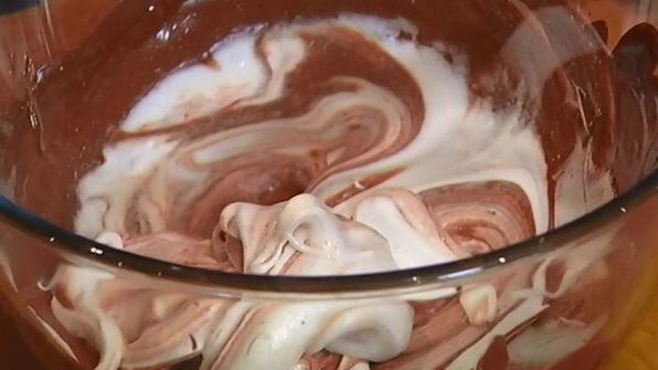 шоколадный десерт с мятой