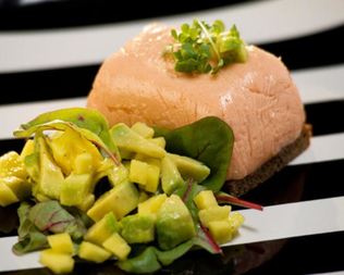 Суфле из лосося с цитрусовым салатом