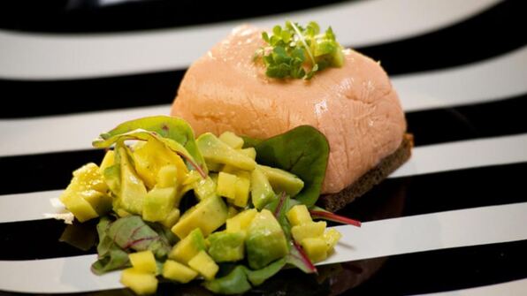 суфле из лосося с цитрусовым салатом