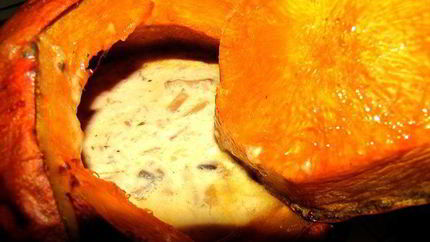 Сырное фондю в тыкве