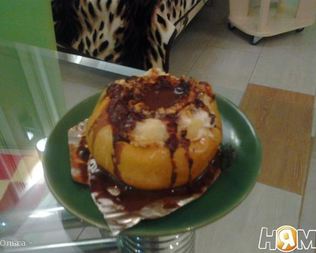 Яблоко запеченное в шоколадной подливе