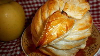 Запеченное яблоко с карамелью