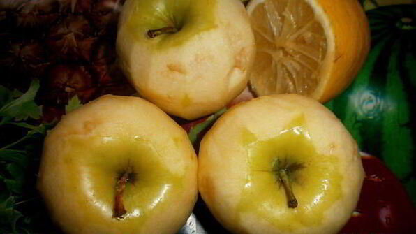 запеченное яблоко с карамелью