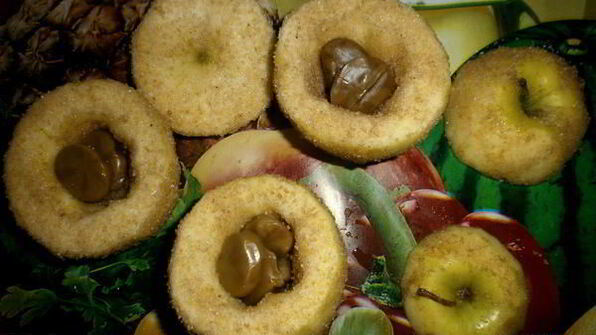 запеченное яблоко с карамелью