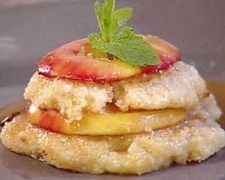 Запеченные яблоки с карамельно-ванильным соусом с корицей