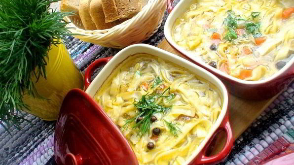 домашняя лапша в горшочке