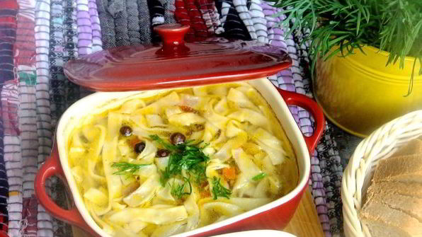домашняя лапша в горшочке