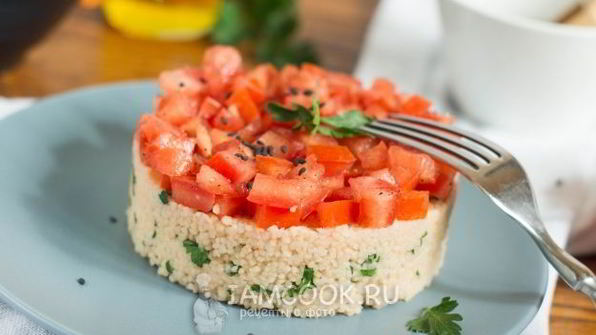 гарнир из кускуса с помидором