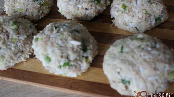 биточки из трески с рисом