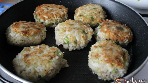 биточки из трески с рисом