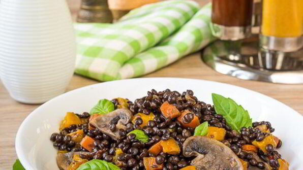 чечевица белуга с овощами