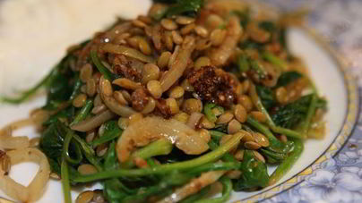 Чечевица со шпинатом, тмином и кориандром