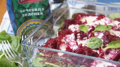 Чечевица со свеклой и шпинатом