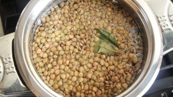 чечевица со свеклой и шпинатом