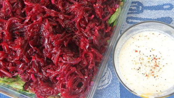 чечевица со свеклой и шпинатом