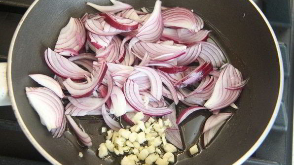 чечевица со свеклой и шпинатом