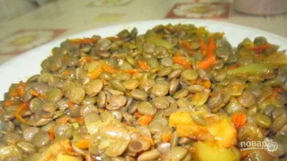 Чечевица желтая на сковороде