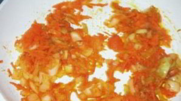 чечевица желтая на сковороде