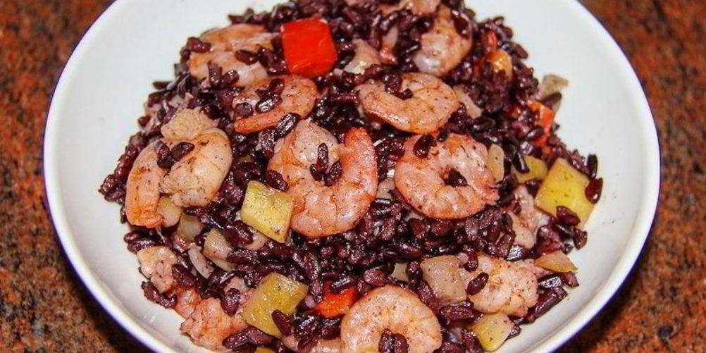 Рецепт черный рис с креветками