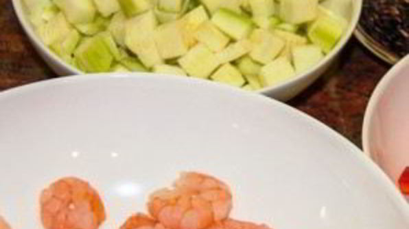 черный рис с креветками