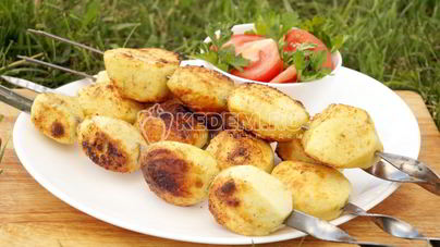 Картофель на шампурах