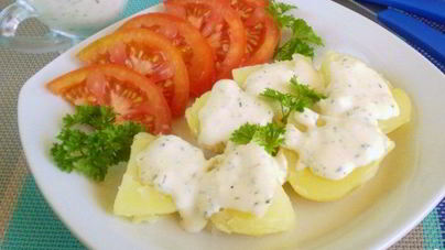 Картофель под чесночно-сырным соусом