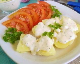 Картофель под чесночно-сырным соусом