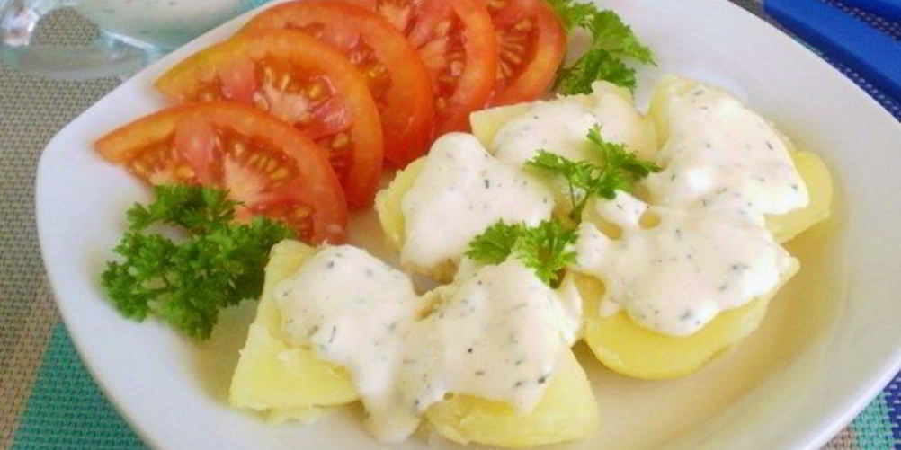 Рецепт картофель под чесночно-сырным соусом