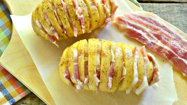 картофель с беконом и черной икрой