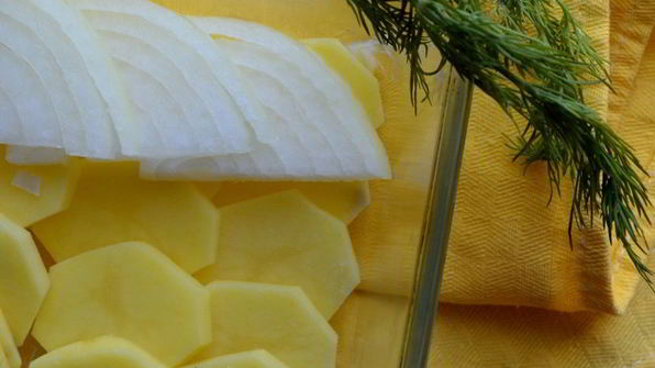 картофель с луком и сметаной
