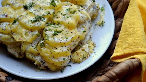 картофель с луком и сметаной