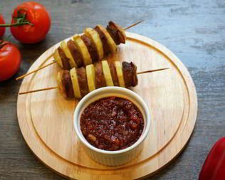 Картофель с мясом на шпажках