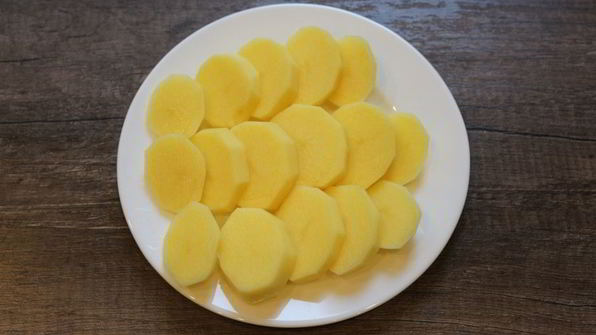 картофель с мясом на шпажках