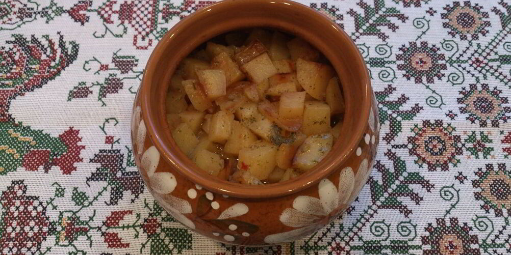 Рецепт картофель с мясом в горшочках