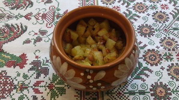 картофель с мясом в горшочках