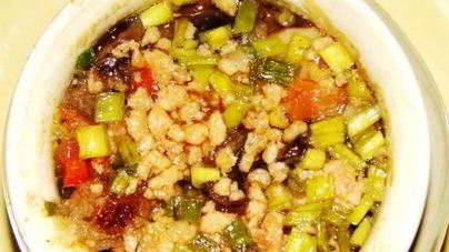 Картофель с овощами в горшке