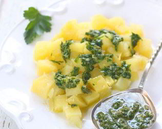 Картофель с зеленой сальсой