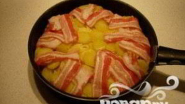 картофель в беконе