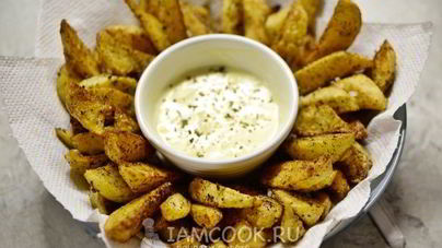 Картофель во фритюре с сырным соусом